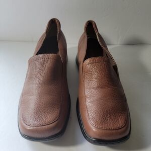 NEW ST. JOHN'S BAY Camel Leather Upper Comfort Slip-On Shoes Size 7
